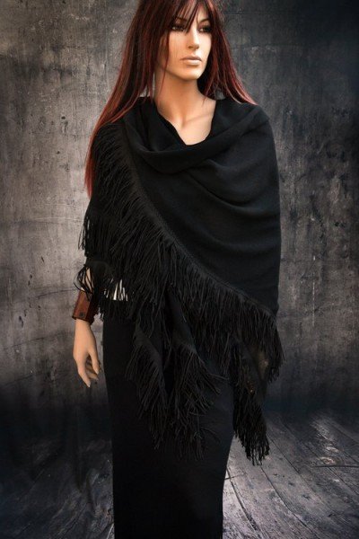 Elegante wollen sjaal of omslagdoek, zwart, driehoek dubbel, suede franjes