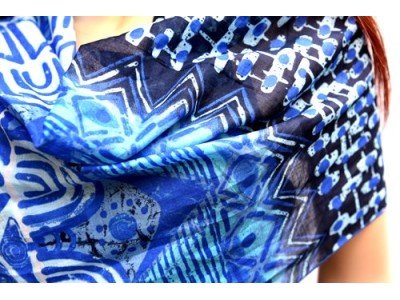 Blauw wit katoenen sjaaltje met suedine franjes