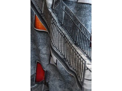 Wollen sjaal of stola, surrealisme, windows and stairs