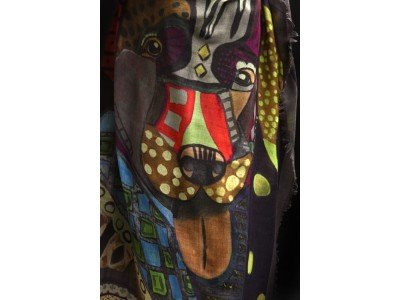 Wollen sjaal met abstracte figuur van een hond 