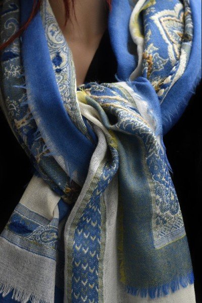 Wollen sjaal of stola, bohemian, blauw en offwhite