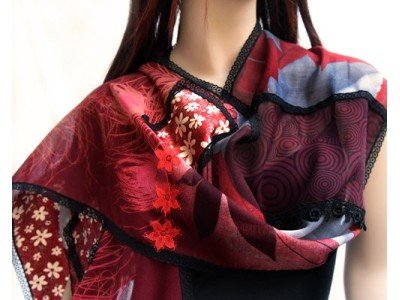 Patchwork vintage style sjaal met kant en franjes, rood, zwart en grijs